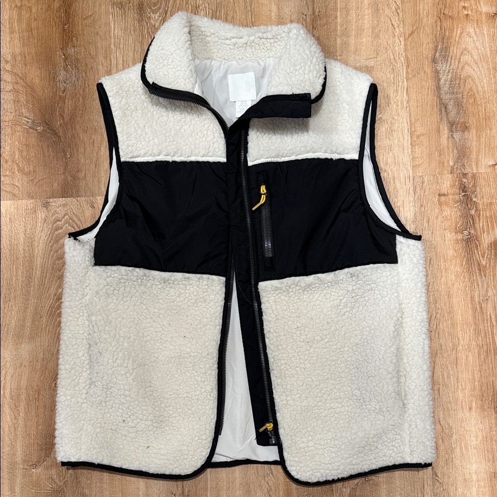 Women’s Oversized Sherpa Fleece Vest - White and Black, size XS